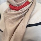 FOULARD GIOIELLO beige e perline corallo - immagine 2