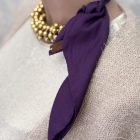FOULARD GIOIELLO viola con torchon di perle dorate - immagine 3