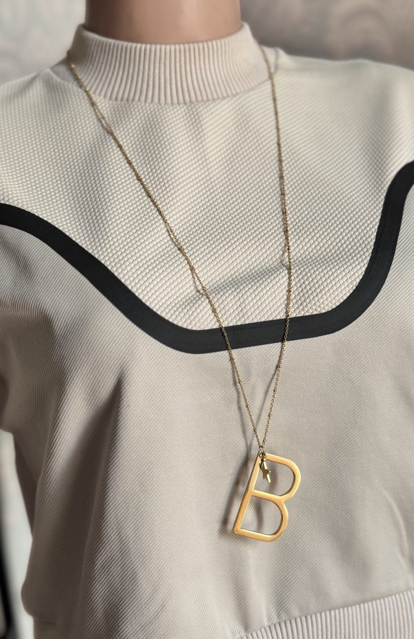 COLLANA con lettera grande e stellina, color oro