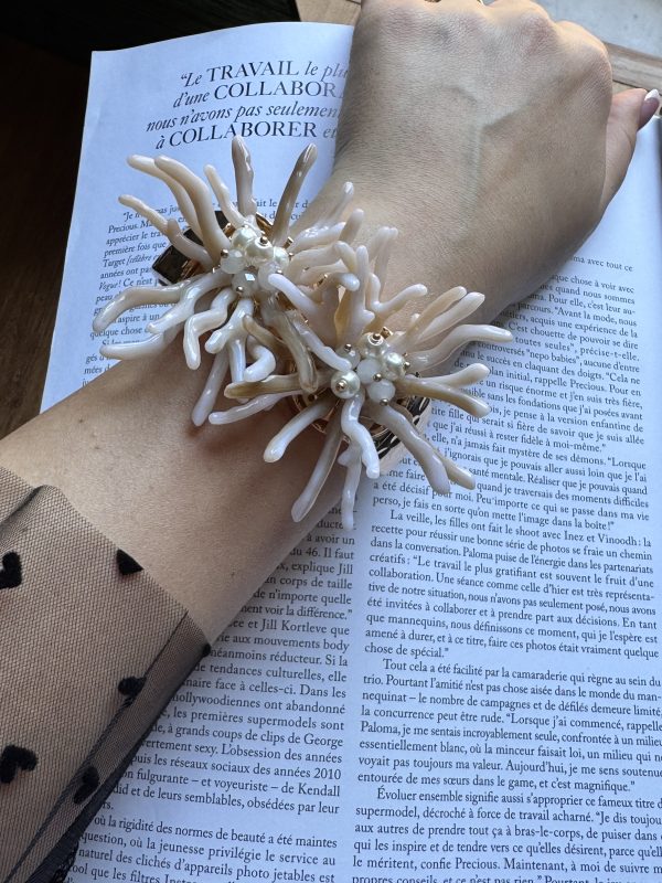 BRACCIALE rigido corallo centrale (imitazione) - immagine 3