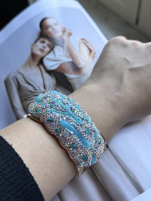 BRACCIALE rigido ricoperto di strass ed effetti marini - immagine 2