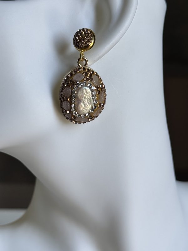 ORECCHINI con madreperla centrale e strass