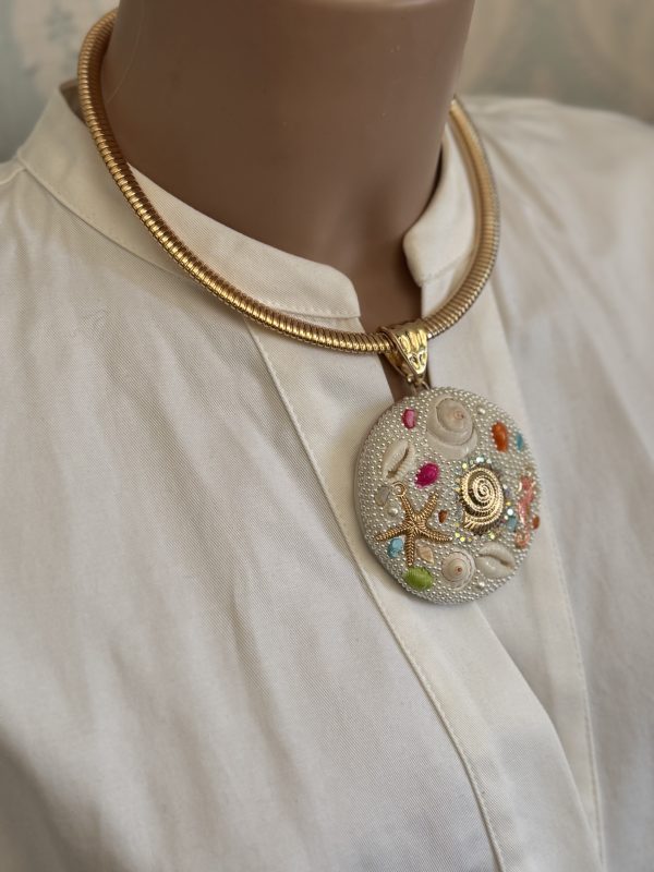 COLLANA girocollo con ciondolo grande e oggetti marini - immagine 3