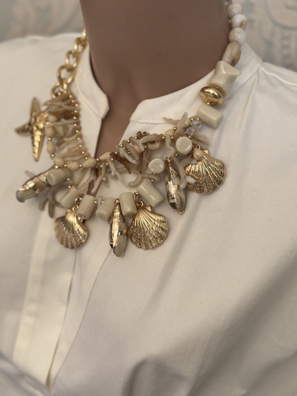 COLLANA con ciondoli di conchiglie/tronchetti di corallo (imitazione)