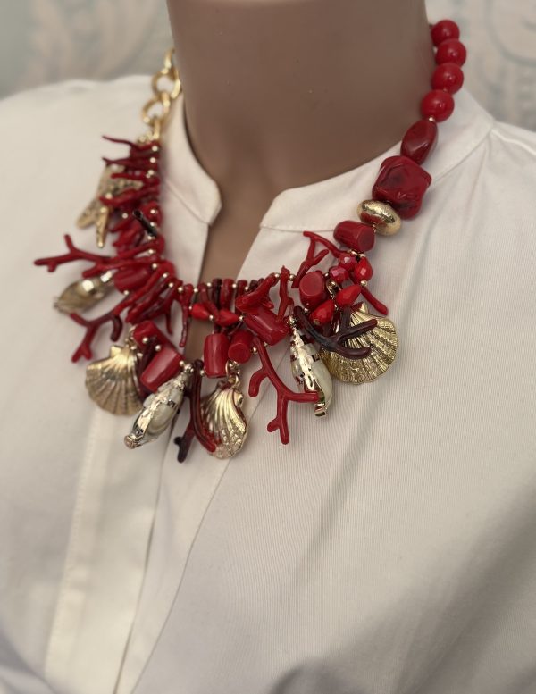 COLLANA con ciondoli di conchiglie/tronchetti di corallo (imitazione) - immagine 2