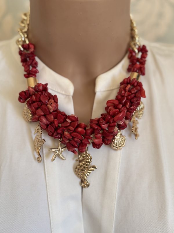 COLLANA con ciondoli di conchiglie e cavalucci marini - immagine 3