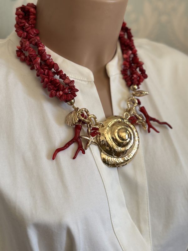 COLLANA con centrale a forma di conchiglia grande
