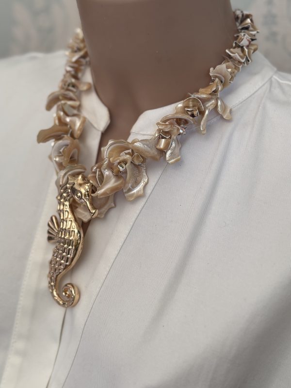 COLLANA di conchiglie con cavaluccio marino - immagine 2